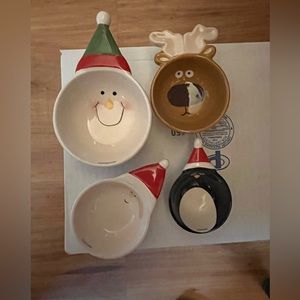AVON Figural Holiday Measuring Cup Set - excellent condition